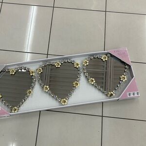 Bebe Wall jeweled mirror decor set for valentine decoration
